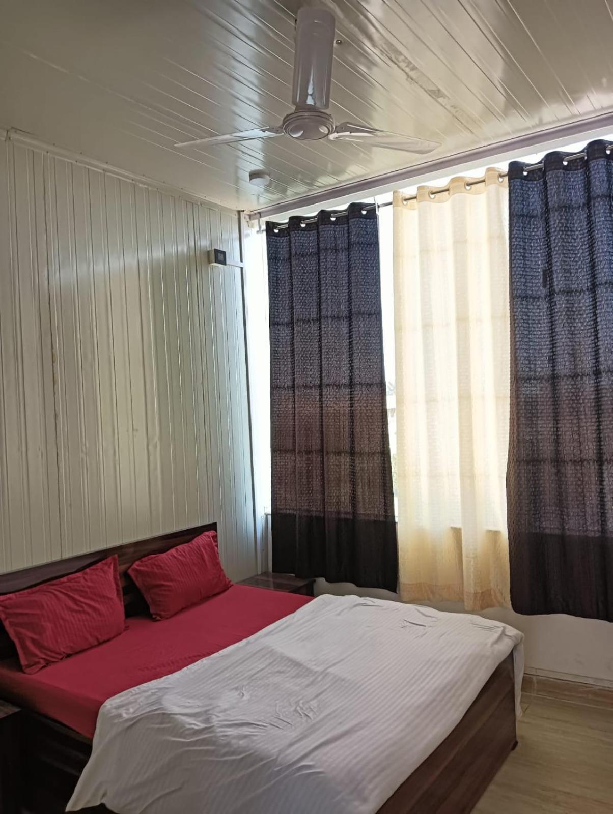 Hotel Krishna Fun Land Mathura Exteriér fotografie