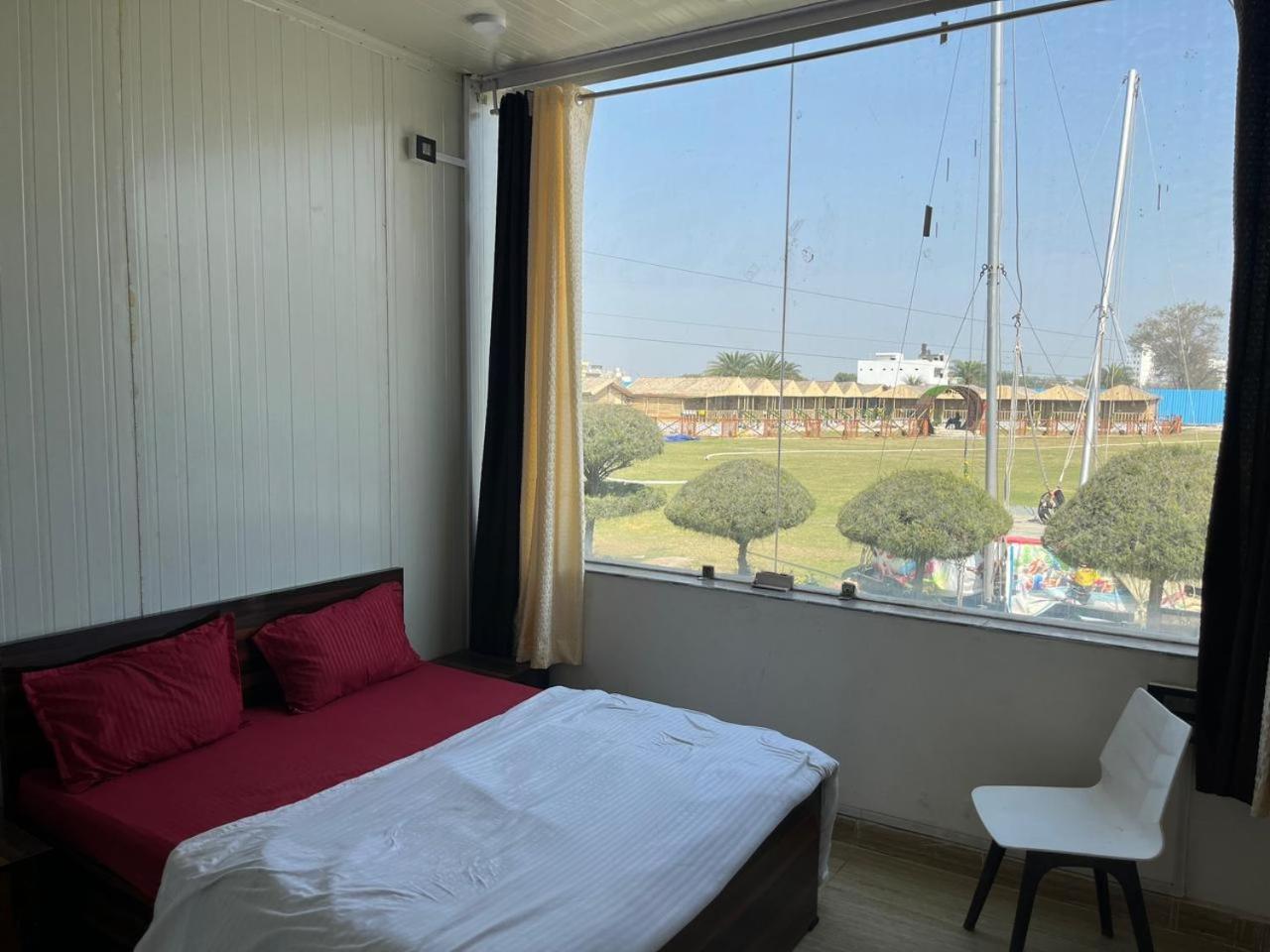 Hotel Krishna Fun Land Mathura Exteriér fotografie