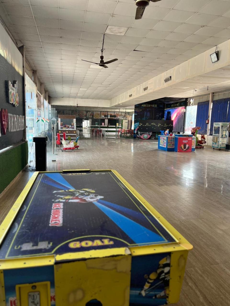 Hotel Krishna Fun Land Mathura Exteriér fotografie