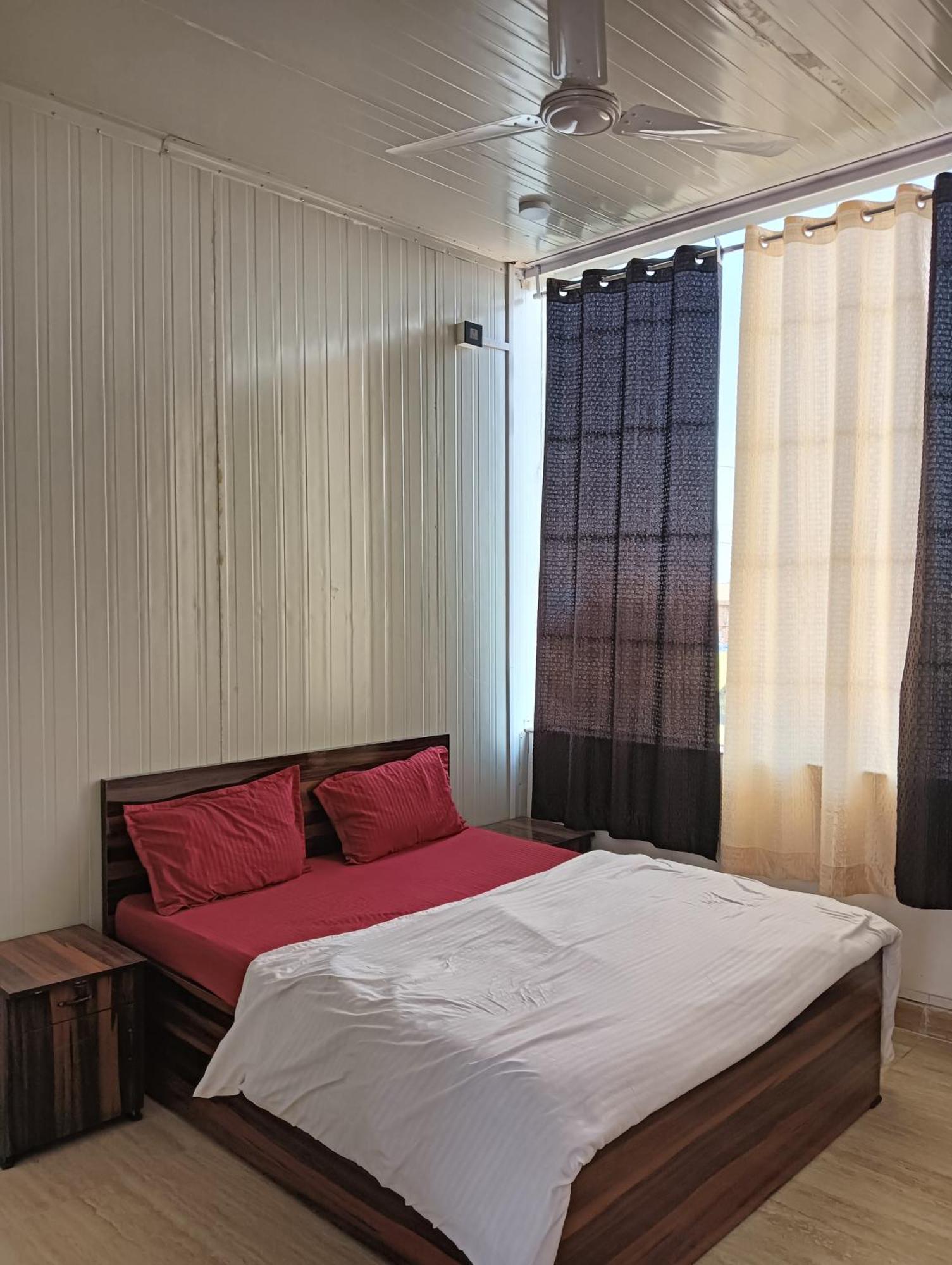 Hotel Krishna Fun Land Mathura Exteriér fotografie